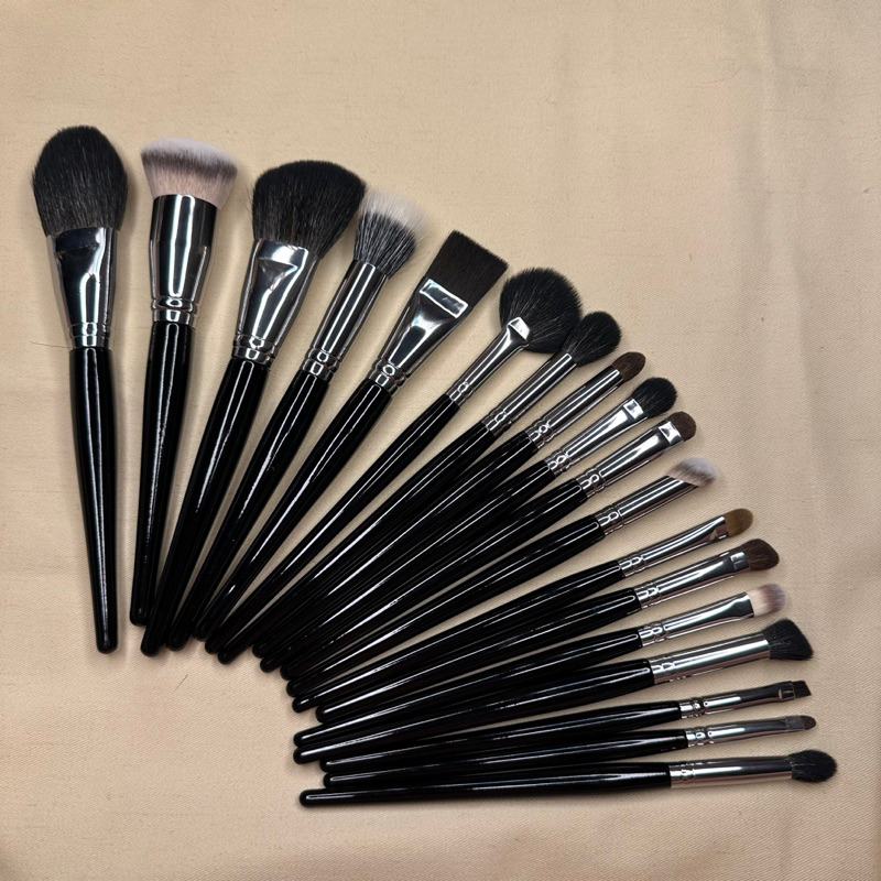 Bộ Cọ 18 Cây Lông Thú Kết Hợp Dành Cho MakeUp Chuyên Nghiệp Cọ Nhi Vi