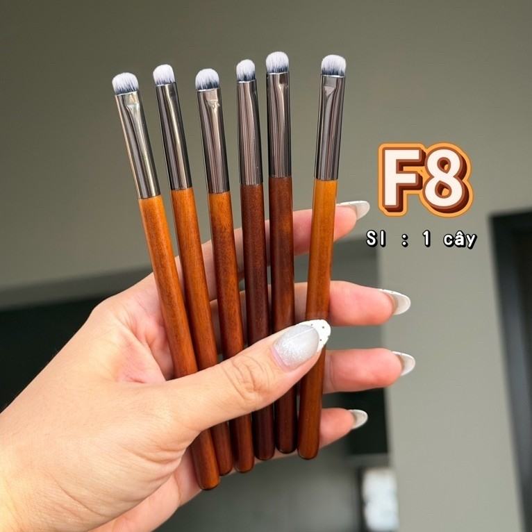Cọ F8 highlight đầu mắt, nhấn đuôi mắt và tán son mã F8
