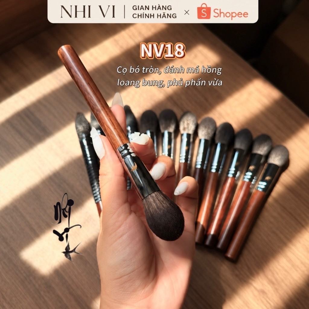 แปรงปัดบลัชออนหัวกลมรวบ NV18 ขนาดมาตรฐาน ใช้ตบแป้งได้ ด้ามไม้