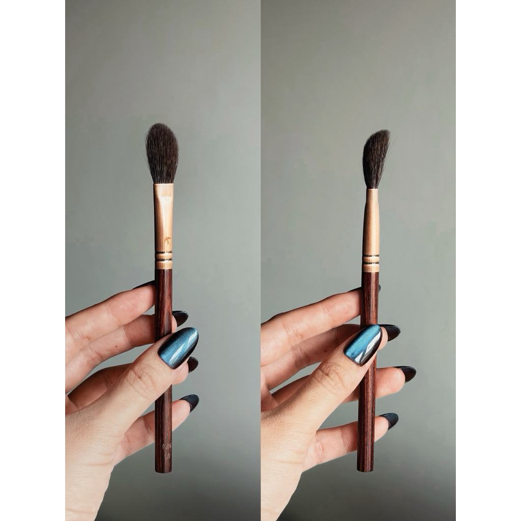 NV07 long angled detail brush for blush, small powder areas and highlight, natural hair, wooden handle
