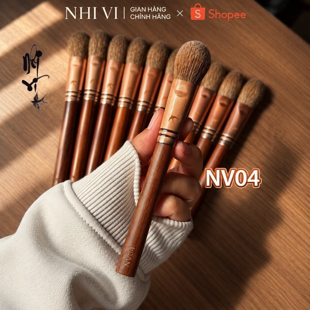 NV04 round natural-hair brush for powder, blush and highlight, copper ferrule