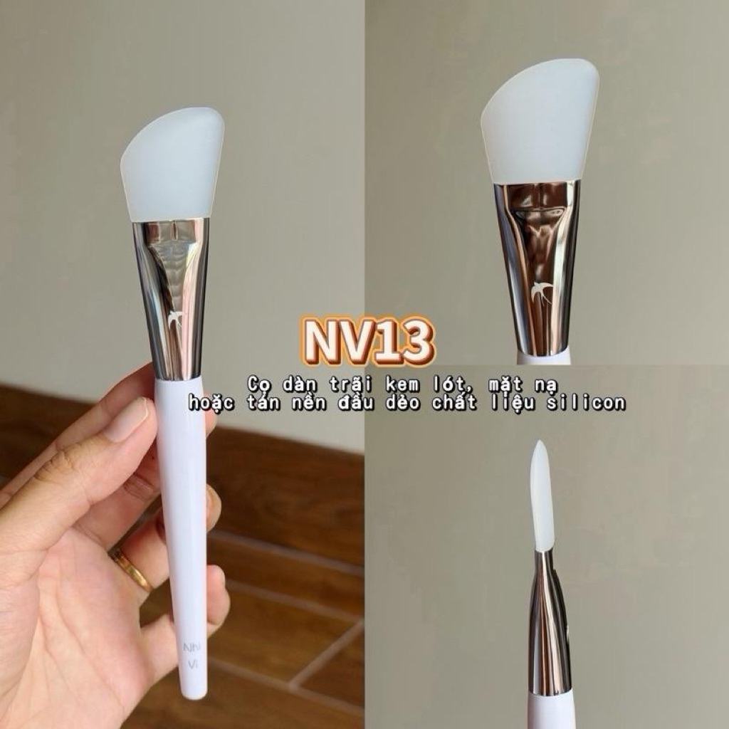 NV13 silicone-head brush for spreading primer, masks or foundation
