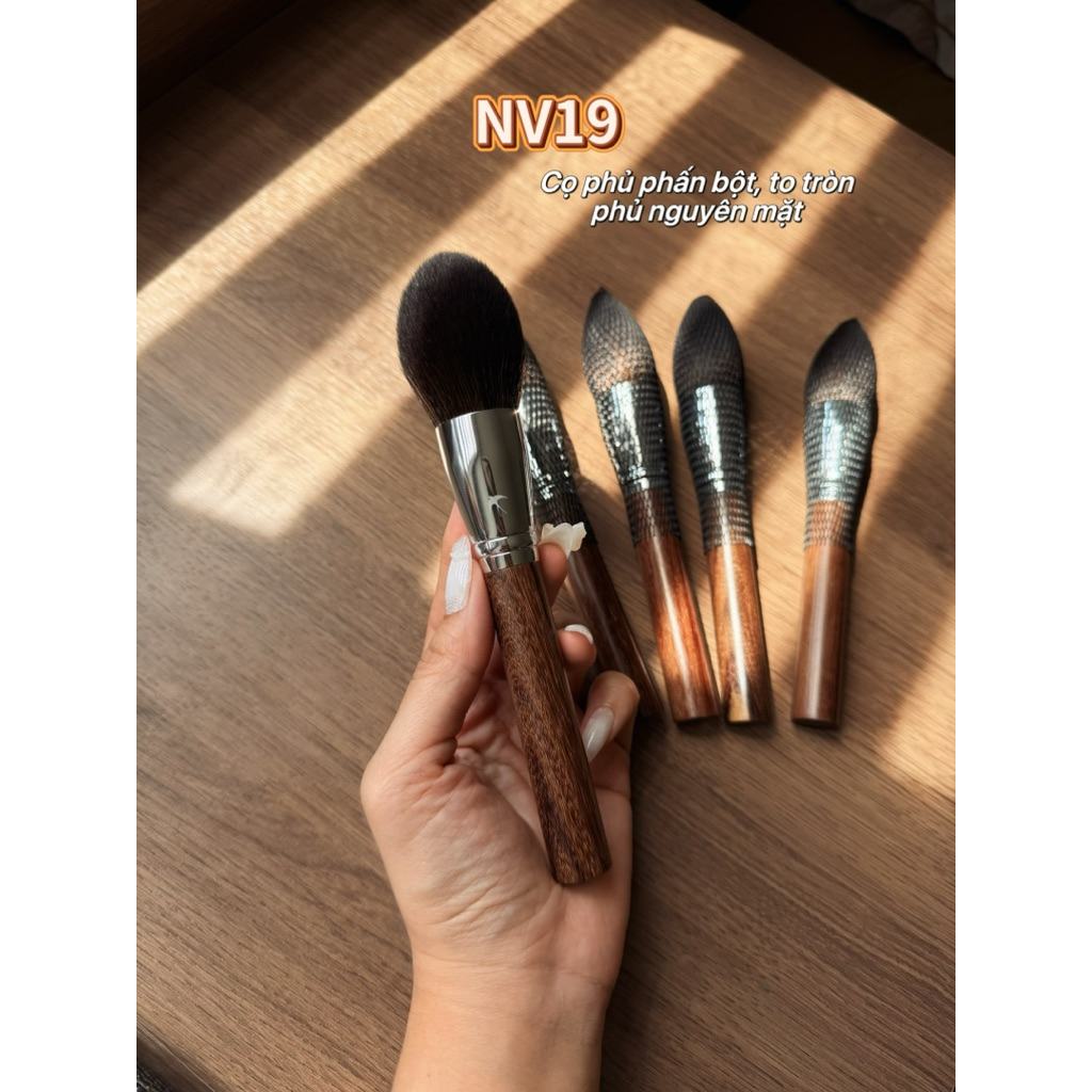 Cọ Phủ Phấn Bột NV19 To Tròn Phủ Nguyên Mặt cọ trang điểm Nhi Vi