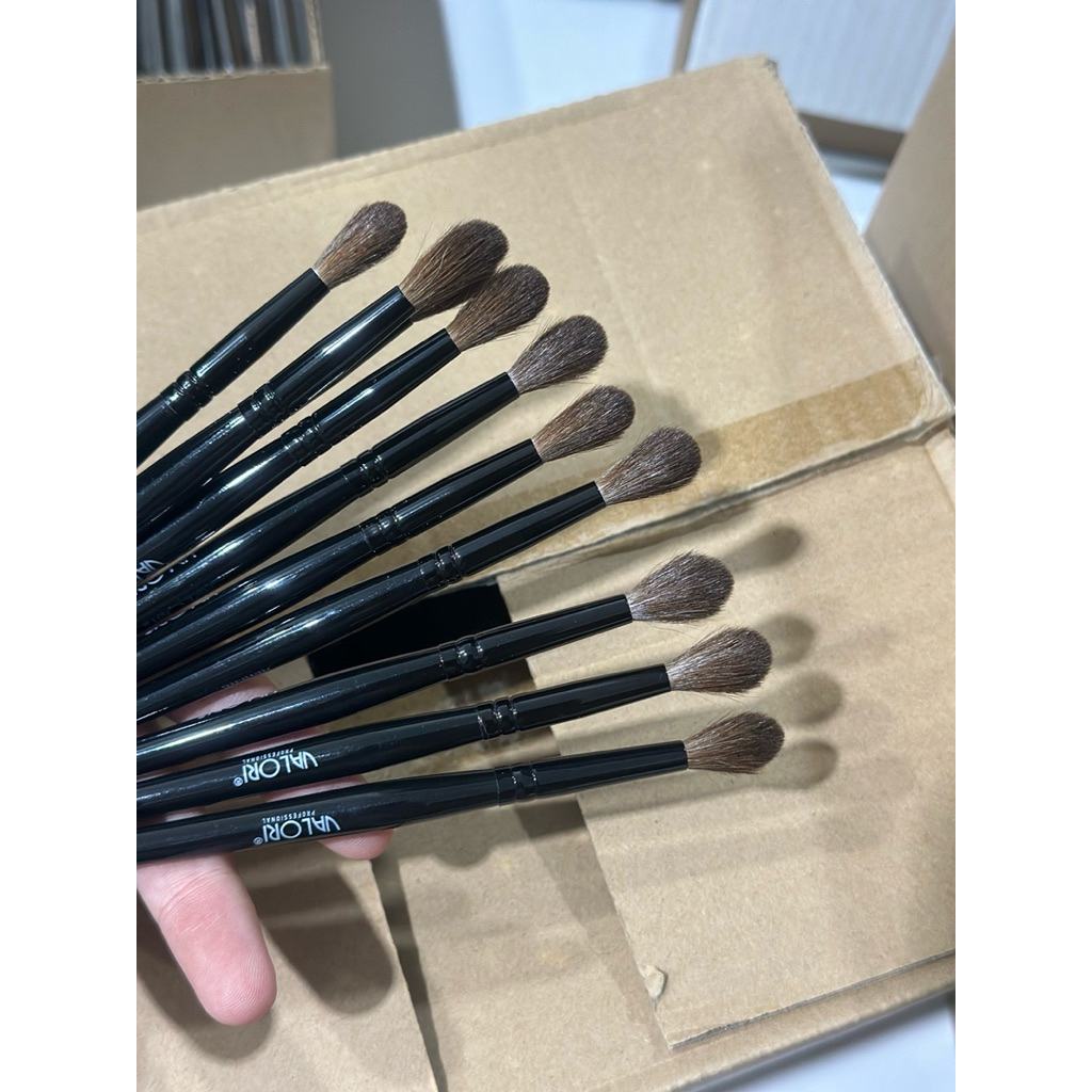 Một cây cọ bung blend tan viền phấn mắt siêu mềm mịn tặng kèm đầu bọc cọ loại cứng giữ form cọ B1